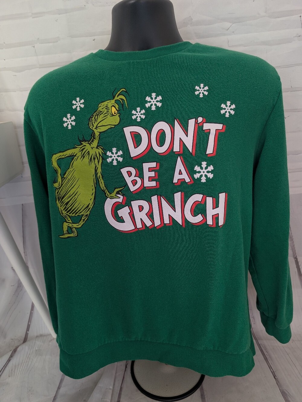 The Grinch "Don't Be A Grinch" Sweatshirt Size L. Gender Neutral